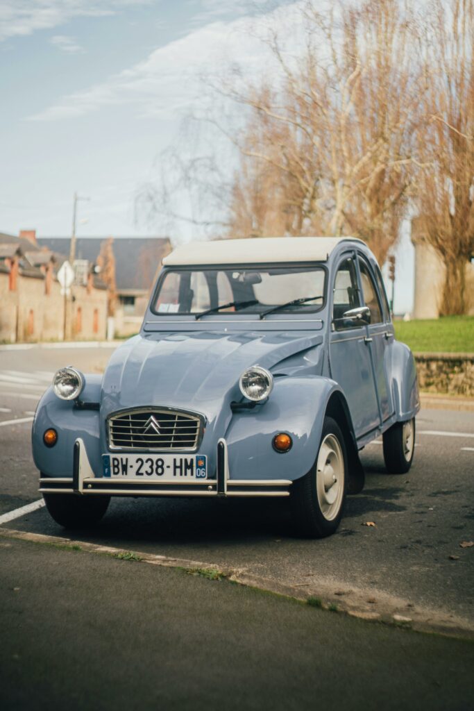 Gray C?itroen 2CV